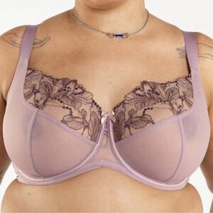 Elegant Lavender Lace Bra